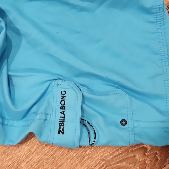 Billabong Outerwear, Swimmers - Picture 2 of 4